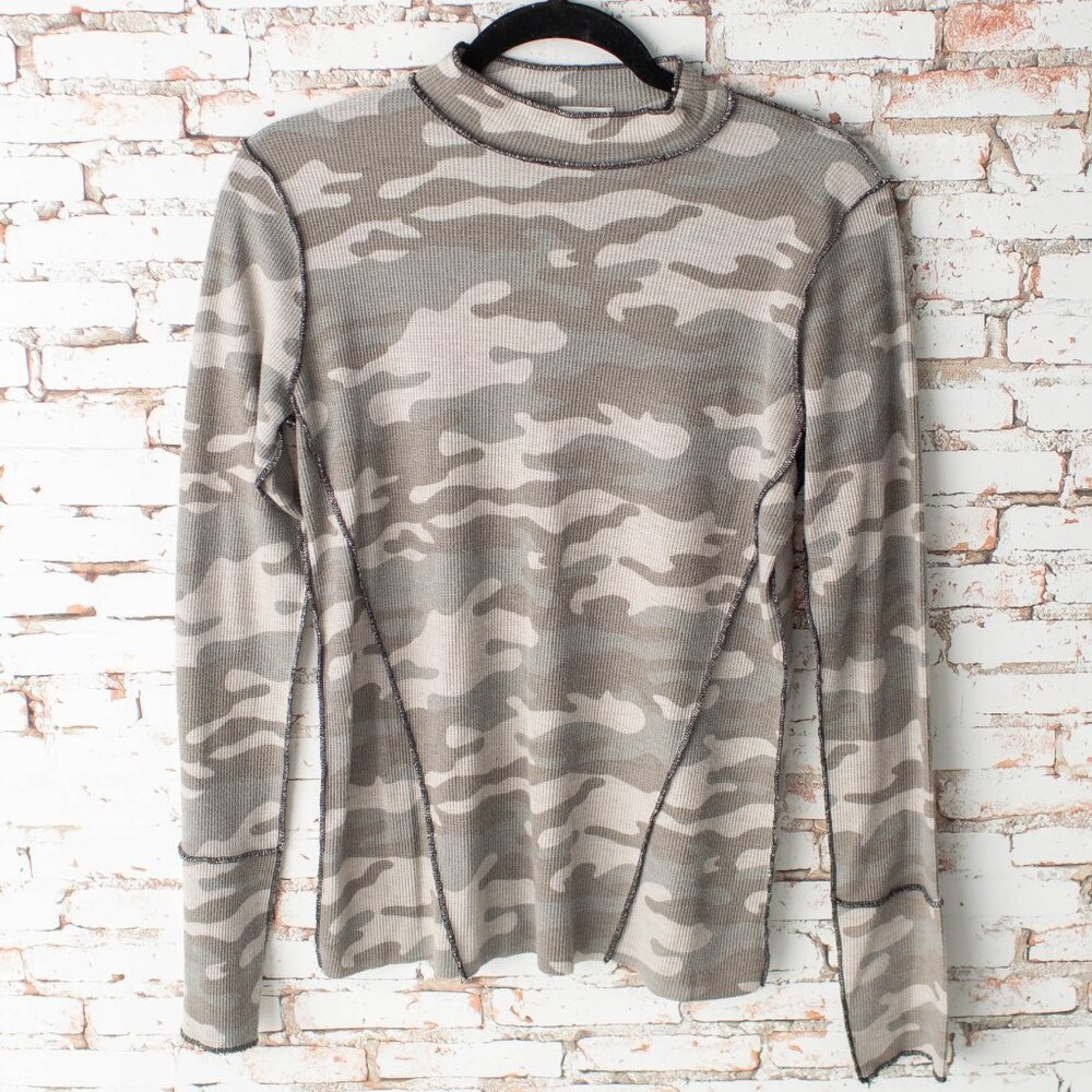 BKE Buckle Women's Large Long Sleeve‎ Thermal Gray Camo Waffle Knit Shirt
